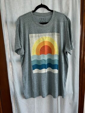 Free State Gray Short-Sleeve Tee with Retro Sun and Wave Graphic